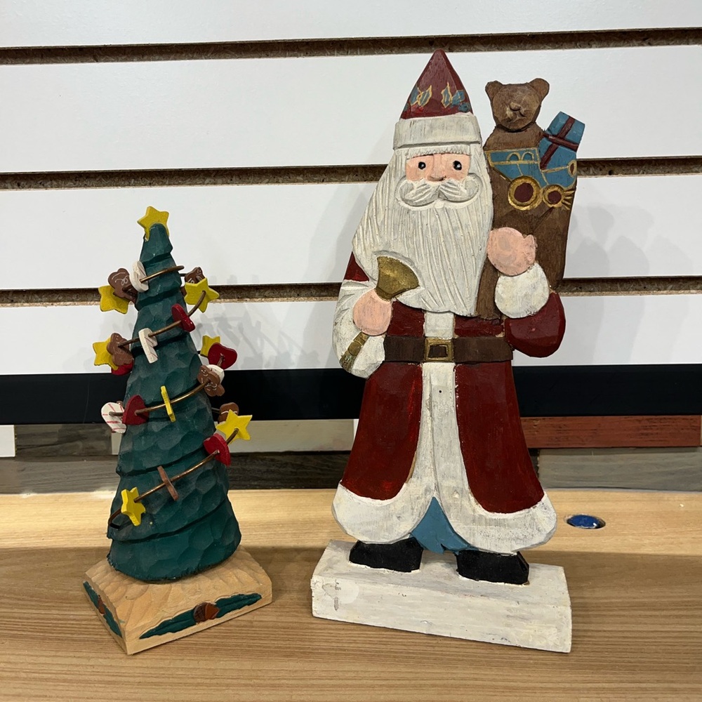 Wooden Christmas Tree & Santa - Picture 2 of 4